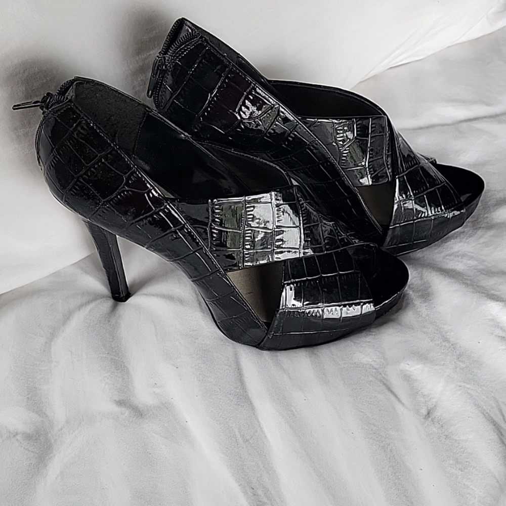 Steve Madden patent heel